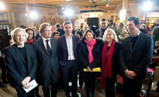 De gauche à droite, Eric Pliez, directeur d'Aurore, les candidats à la municipales Charles Beigbeder (dissident UMP), Anne Hidalgo (PS), Christophe Najdovski (EELV), Danielle Simonnet (Front de Gauche), Charles-Edouard Vincent, directeur d'Emmaüs Défi.