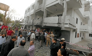 La façade de l'ambassade de France, mardi. Les riverains affirment avoir entendu deux explosions.