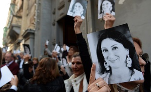 Six mois après l'assassinat de la journaliste et blogueuse maltaise Daphne Caruana Galizia, 45 journalistes du monde entier ayant repris son travail d'enquête sur la corruption