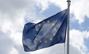 Le drapeau européen flotte au vent, le 2 juillet 2016.