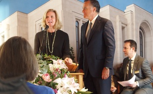 Le Chesnay, le 7 avril 2017. Mitt Romney et sa femme Ann, un couple américain mormon, prêt à se présenter une deuxième fois aux présidentielles en 2020.