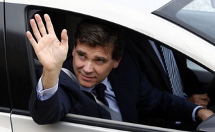 Arnaud Montebourg dans la Zoé, la voiture électrique de Renault, le 3 octobre 2012.