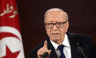 Le président Béji Caïd Essebsi s'adresse aux Tunisiens lors du 59e anniversaire de l'indépendance du pays, le 20 mars 2015, deux jours après l'attentat du Musée du Bardo à Tunis