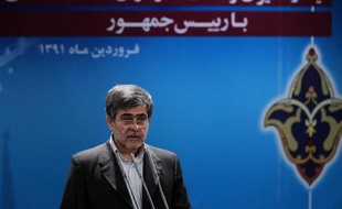 De son côté, le chef de l'organisation iranienne de l'énergie atomique, Fereydoun Abbasi Davani, a appelé le chef de l'AIEA, Yukiya Amano, à "ne pas rapporter de telles choses", Téhéran ne cherchant pas à produire de l'uranium à 27%.