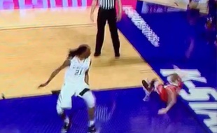 Capture d'écran du block légendaire en NCAA