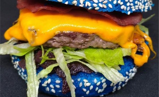 Le burger spécial derby proposé par le restaurant le Bar Joe.