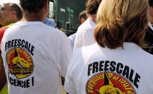 Striking employees of the US semiconductor firm Freescale block a bus depot in Toulouse, southwestern France, on September 23, 2009 to protest against the planned closure in 2011 of the local plant. Some 95 percent of the memory chips produced at Freescale's Toulouse plant are used in the motor industry, which has been badly hit by the downturn despite a multi-billion-euro government bailout. AFP PHOTO PASCAL PAVANI