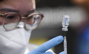 L'efficacité est équivalente quel que soit le vaccin.