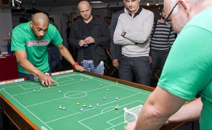 Axel Donval, le meilleur français en activité au Subbuteo, le 16 octobre 2013, à Paris.