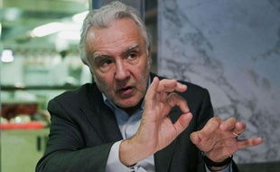 Le chef Alain Ducasse lors de la présentation du menu du mariage princier de Monaco à la presse, le 8 juin 2011 à Paris.