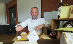 Toulouse, le 16 septembre 2014 - FranÁois Bourgon, le patron de la fromagerie chez Xavier, lance l'idÈe d'un lieu dÈdiÈ au pain, au vin et au fromagebaptisÈ l'Origine