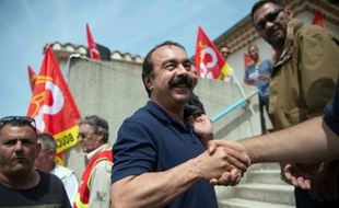 Le secrétaire général de la CGT Philippe Martinez à l'usine pétrochimique de Martigues, dans le sud de la France, le 11 juin 2016