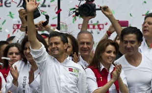 Le candidat du Parti révolutionnaire institutionnel (PRI) Enrique Peña Nieto, favori de l'élection présidentielle mexicaine dimanche, a conclu mercredi sa campagne à Toluca, dans son fief de l'Etat de Mexico, en promettant sécurité et croissance économique.