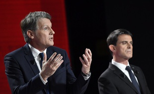 Vincent Peillon et Manuel Valls lors du deuxième débat de la primaire du PS, le 15 janvier 2017.