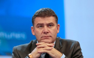 Le député Christophe Sirugue, ici au 96e congrès des maires à Paris le 20 novembre 2013, propose notamment la création d'un minimum social de base, sorte de revenu minimum d'existence