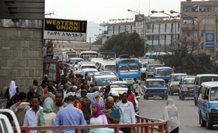 Un bureau de transfert Western Union dans une rue d'Addis Abeba (Ethiopie), en octobre 2010