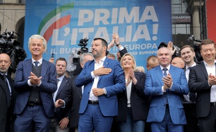 Geert Wilders, Matteo Salvini, Marine Le Pen, Veselin Mareshki, Jaak Madison et Tomio Okamura lors d'un rassemblement des leaders nationalistes européens le 18 mai à Milan.