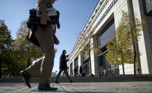 Avec l'entrée en récession annoncée par l'Insee, les économistes en sont désormais convaincus: la France ne sera pas au rendez-vous de sa prévision officielle de croissance pour 2012 --un pour cent-- et ses déficits publics vont mathématiquement déraper.