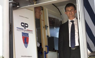 Manuel Valls en déplacement à Paris le 2 août 2013.