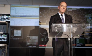 Le PDG de France Telecom, Stéphane Richard, lors de la conférence de presse consécutive à la panne géante sur le réseau d'Orange (samedi 7 juillet 2012 au centre de crise d'Orange, à Paris)