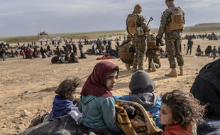 Des civils évacués près de Baghouz, le dernier bastion de Daesh jusqu'à samedi matin.