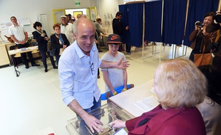 Philippe Poutou, candidat NPA à la présidentielle, a voté à Bordeaux ce dimanche matin.