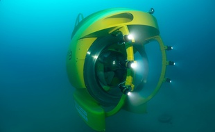 Le sous-marin permet d'atteindre de grandes profondeurs.