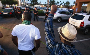 Un homme noir au comportement erratique a été abattu par la police en Californie, provoquant rapidement des rassemblements de manifestants accusant les forces de l'ordre d'avoir une nouvelle fois fait un usage excessif de la force.