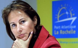 La socialiste française Ségolène Royal a affirmé jeudi à Dakar que "les échanges d'invectives ne grandissent personne" à propos de déclarations qu'auraient fait l'actuel candidat socialiste à la présidentielle française François Hollande sur le président Nicolas Sarkozy.