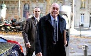 Jacques Chirac arrive à son bureau parisien le 2 novembre 2009.