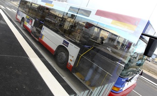 Toulouse, le 18 mars 2013. Illustration d'un bus du réseau toulousain Tisséo.