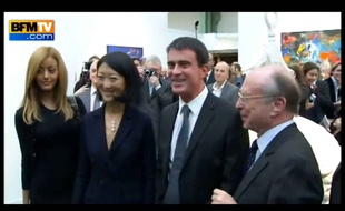 Zahia, Manuel Valls et Fleur Pellerin à la Fiac le 22/10/2014.