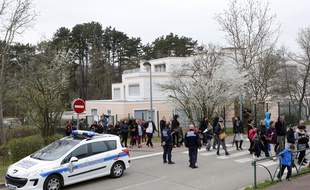 Une marche silencieuse sans slogan ni banderole, organisee par un collectif de parents d'eleves, en soutien aux enfants de l'ecole de Villefontaine, en Isère, victimes presumees de viols par le directeur de l'etablissement.
Villefontaine, (Isere) FRANCE-28/03/2015.
/FAYOLLE_Photo027/Credit:Pascal Fayolle/SIPA/1503281937