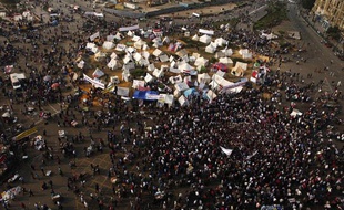 Des manifestants anti-Morsi se rassemblent place Tahrir au Caire, le 27 novembre 2012.