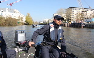 La police de Rennes a utilisé des bateaux pour mener des contrôles liées au confinement dans le cadre de l'épidémie de coronavirus.