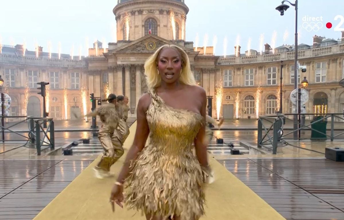 Aya Nakamura : L'entourage de Brigitte Macron aurait tenté d'écarter la chanteuse de la cérémonie des JO