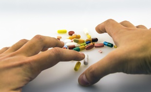 Un site répertorie les montants versés par l'industrie pharmaceutique aux médecins. A partir d'avril, tous les montants versés pour des conventions seront également rendus publics.