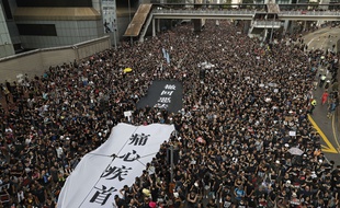 Nouvelle manifestation contre un projet de loi controversé à Hong-Kong le 16 juin 2019
