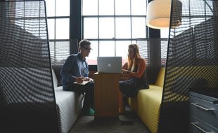 La crise de 2020 a accentué les inégalités d'insertion professionnelle.