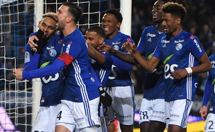 Les joueurs strasbourgeois ont exulté avec leur public grâce au seul but du match marqué par Kenny Lala au terme des arrêts de jeu contre Bordeaux.