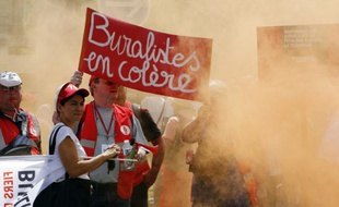 Manifestation de buralistes contre le paquet de cigarettes neutre, le 22 juillet 2015 à Paris