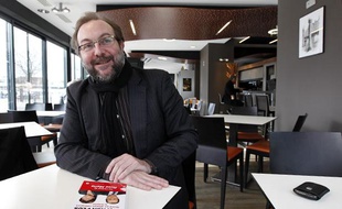 Arras, le 16 avril 2013. L'ancien maire socialiste de Hénin-Beaumont (62) Gérard Dalongeville dont le procès débute fin mai 2013, sort un nouveau livre politique sur le Parti Socialiste (PS).