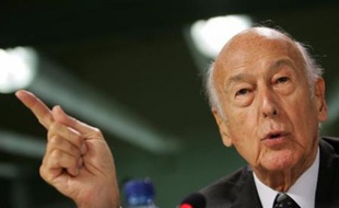 "L'avenir, ce n'est pas le vent. Je ne sais pas qui a trouvé ça. D'ailleurs, aucun des grands poètes ou philosophes ne l'a dit!". L'ancien président Valéry Giscard d'Estaing s'installe, avec une certaine délectation, dans un nouveau rôle: porte-drapeau des anti-éoliens.