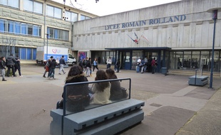 Le lycée polyvalent Romain Rolland à Goussainville (Val d'Oise).