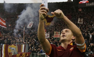 Francesco Totti prend un selfie après avoir marqué lors d'un derby entre la Roma et la Lazio, le 11 janvier 2015.