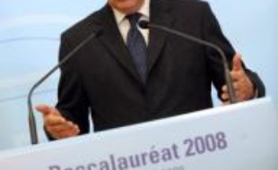 Le ministre de l'Education Xavier Darcos a présenté mardi la session 2008 du baccalauréat, qui fête son bicentenaire et débute cette année le 16 juin, en apportant des précisions sur la réforme du lycée dont découlera l'organisation du bac en 2012.