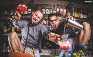 Les barmen du Calbar... en caleçons !