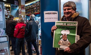 File d'attente chez un marchand de journaux le 14 janvier 2015 à Paris