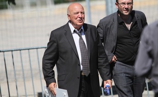Jean-Pierre Maggi (ici à gauche) est l'ancien maire de Velaux et un ancien député socialiste des Bouches-du-Rhône