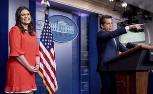 Sarah Huckabee Sanders, porte-parole de la Maison Blanche, et Anthony Scaramucci, directeur de la communication, le 21 juillet 2017